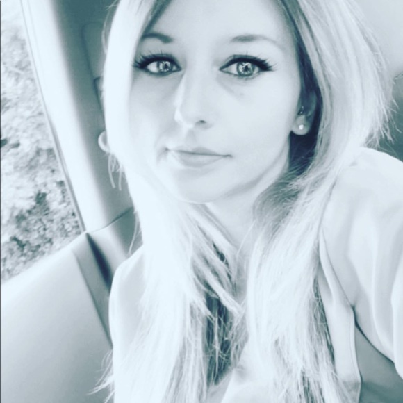 Meet your Posher, Kara - Picture 1 of 1